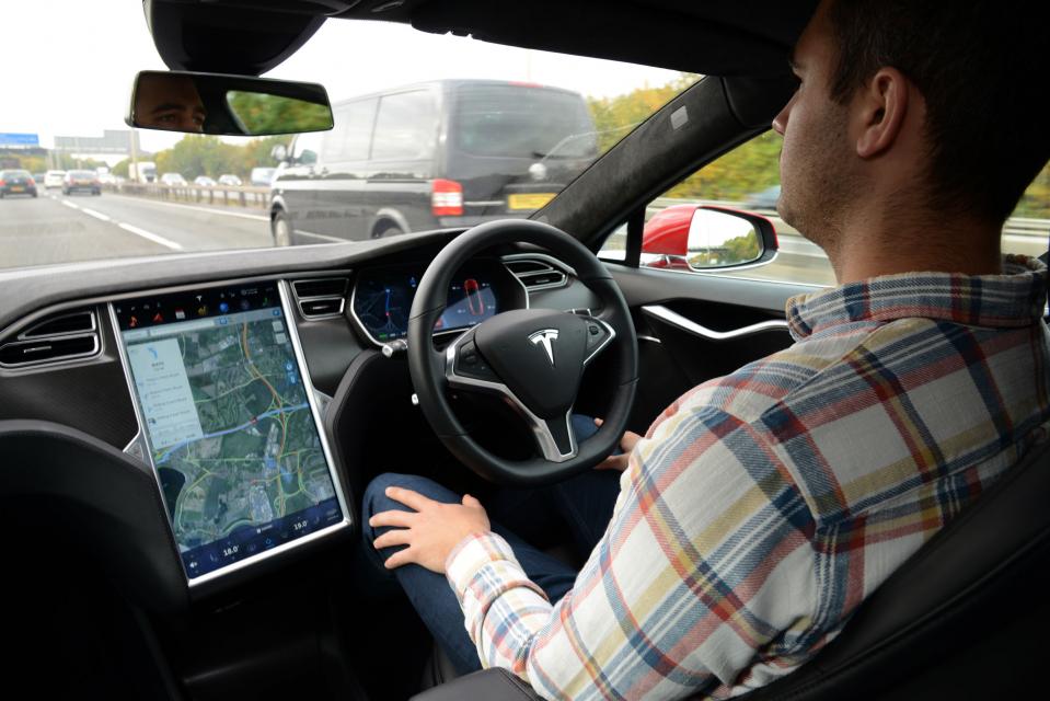 Read more about the article Tesla V10.0 car software update adds Smart Summon, Spotify, Netflix/YouTube, karaoke and many more
